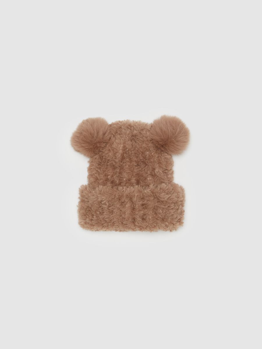 Hat in furry yarn with ears_0