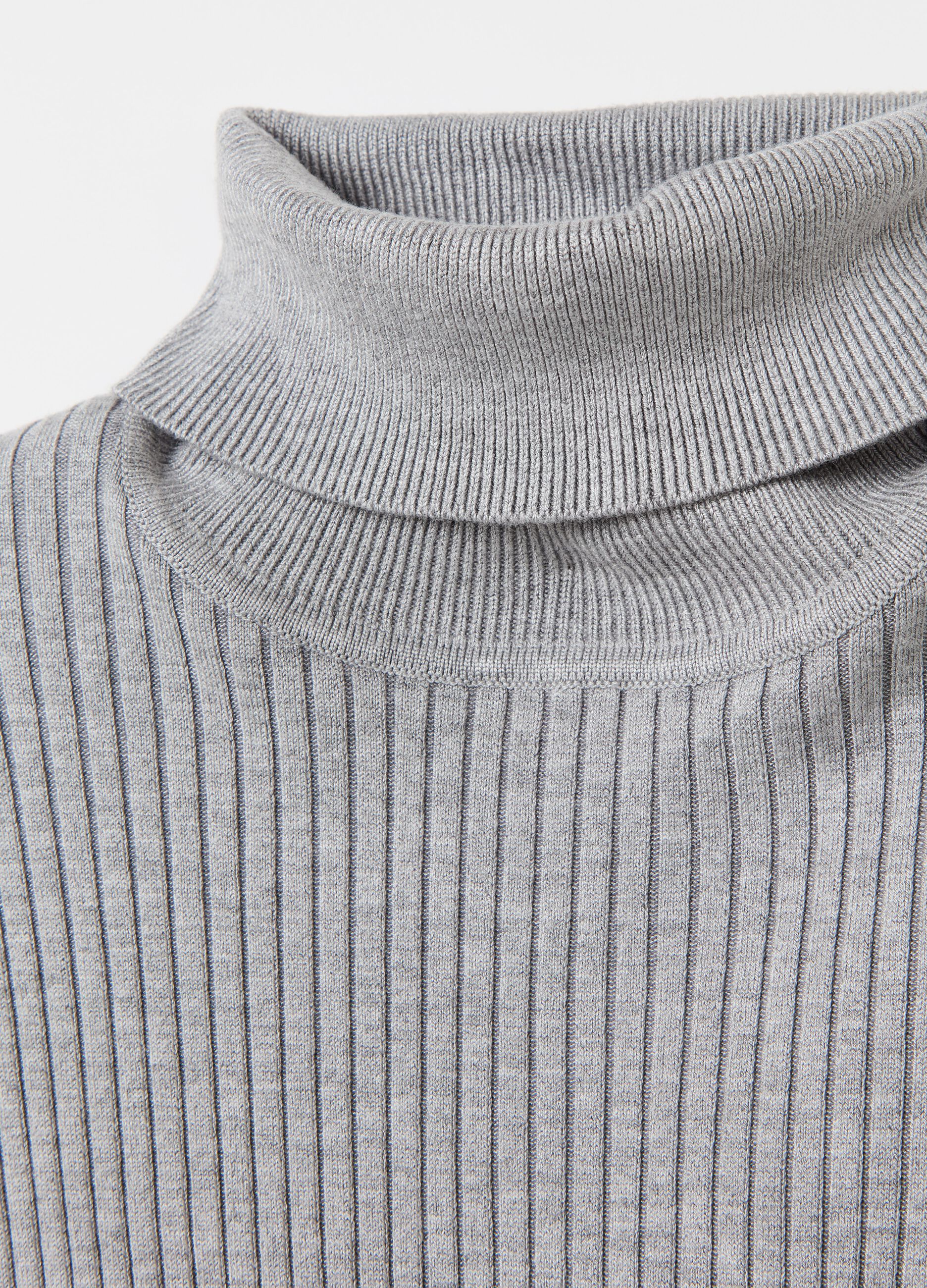 Turtleneck pullover with flat ribbing