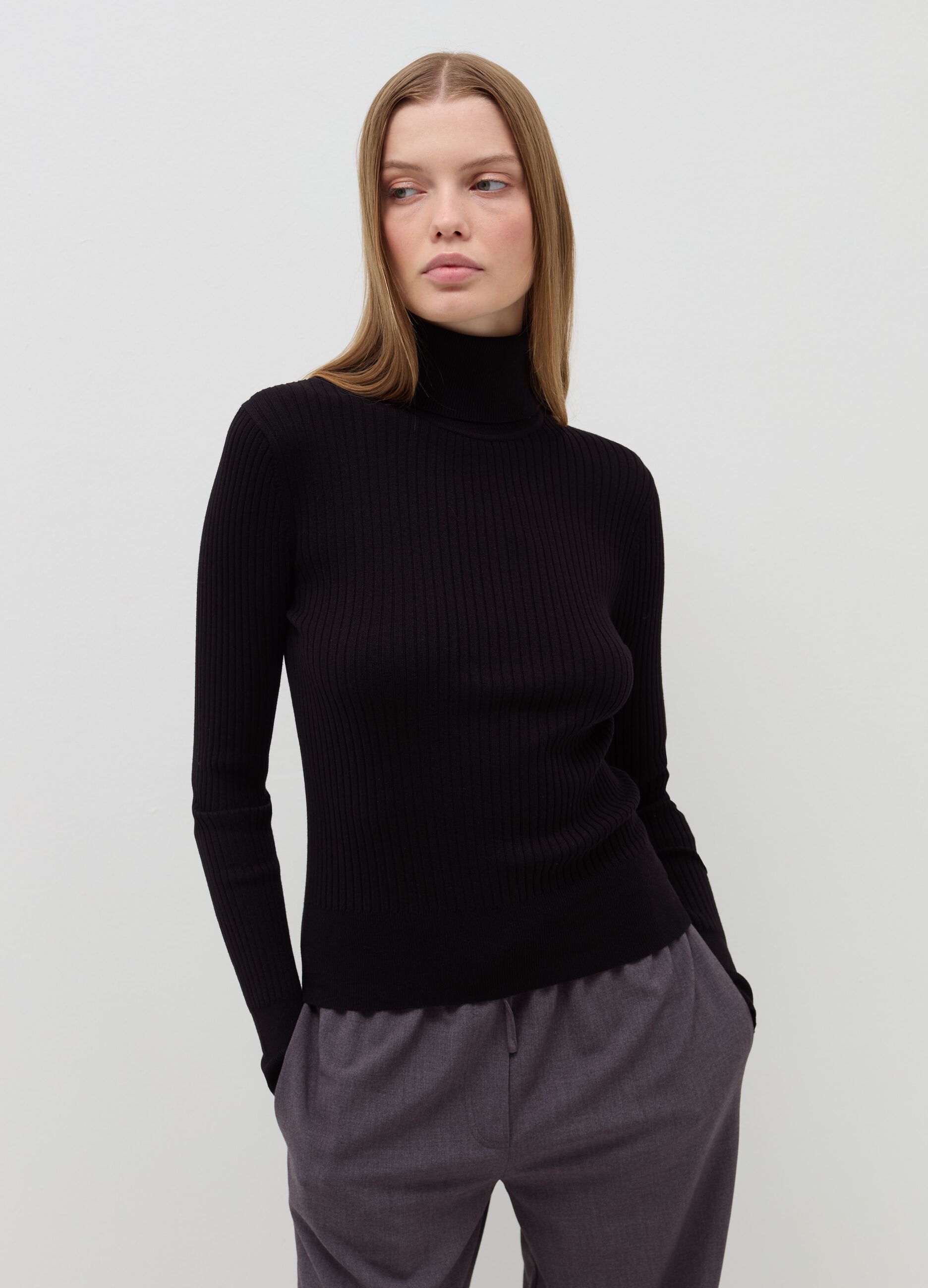 Turtleneck pullover with flat ribbing