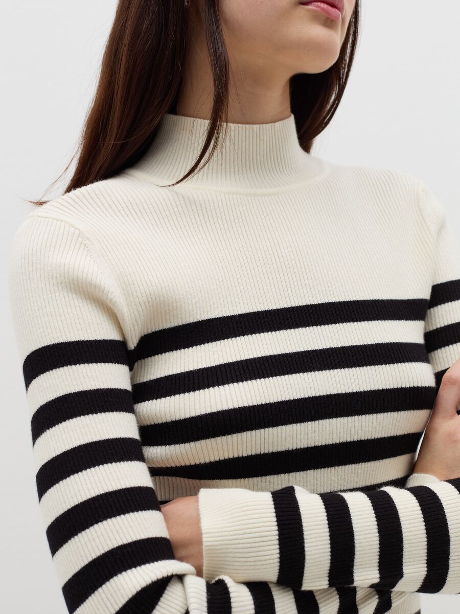 Pullover with striped mock neck_2