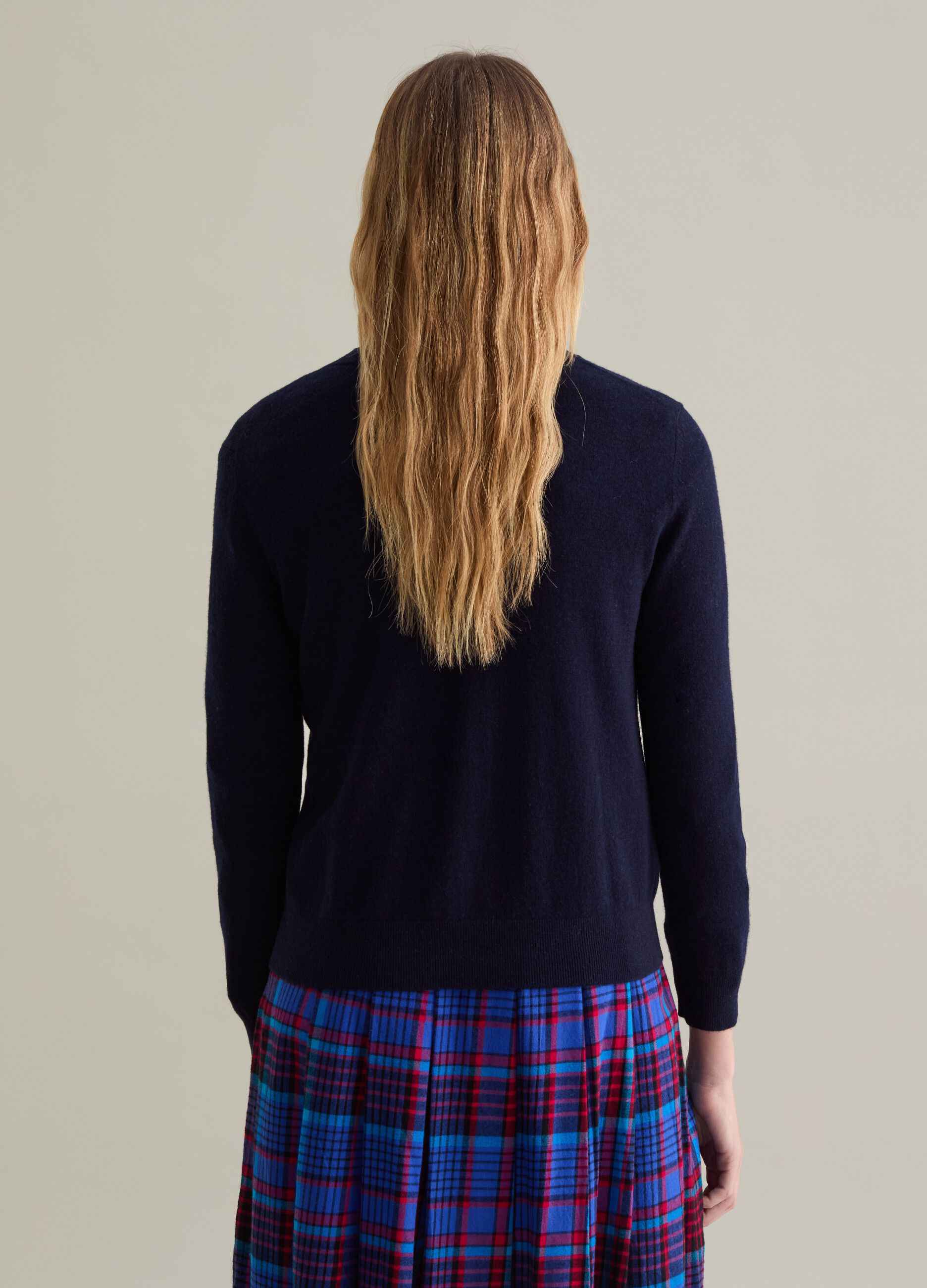 V-neck pullover in wool