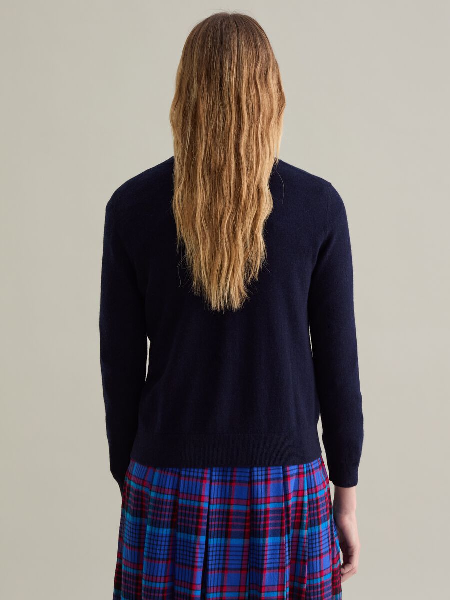 V-neck pullover in wool_2