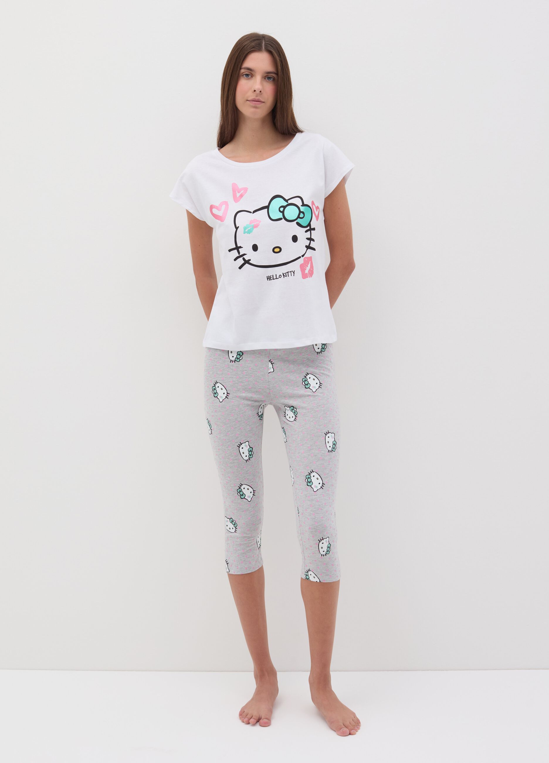 Pigiama con pantalone pinocchietto stampa Hello Kitty