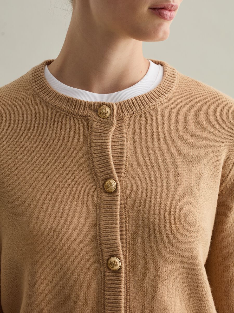 Contemporary cardigan with buttons_3