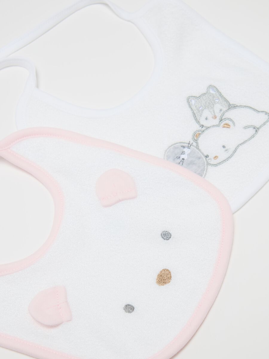 Two-pack bibs with animals embroidery_1