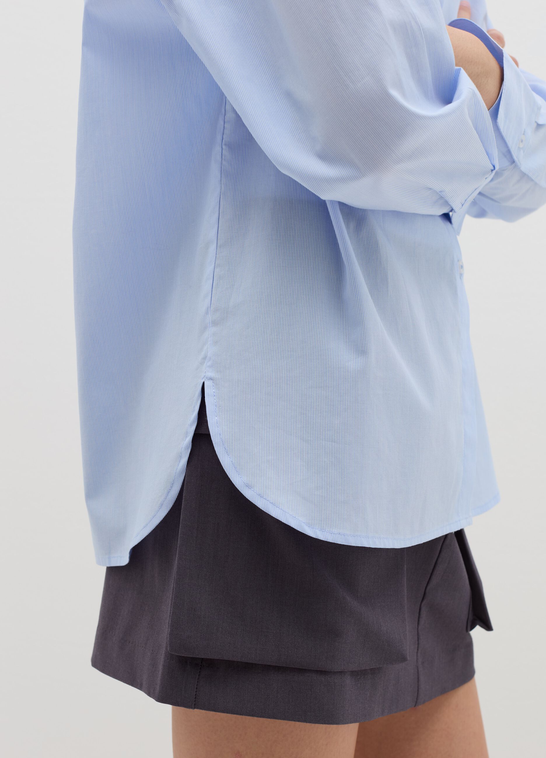 Oversize shirt in poplin with thin stripes