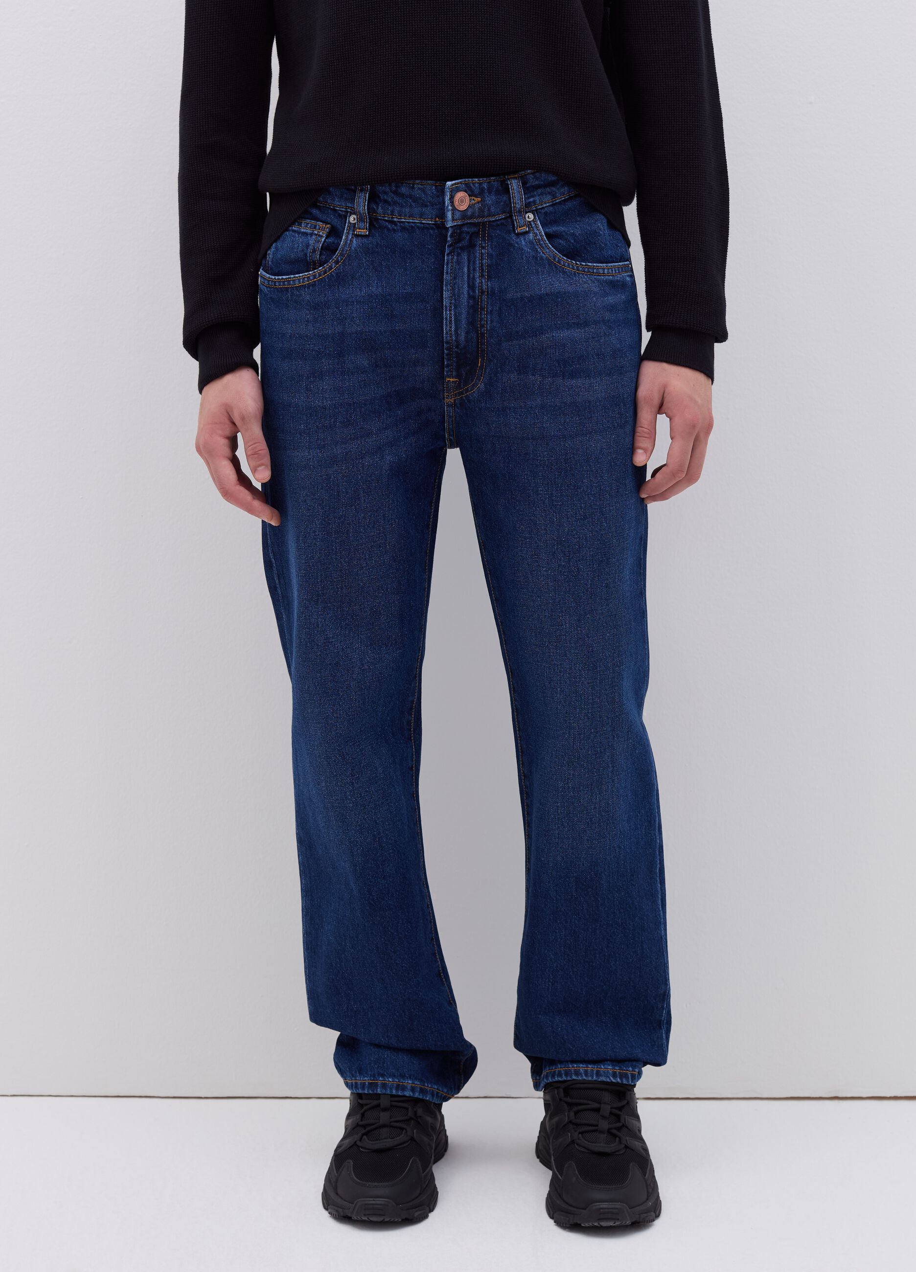 Five-pocket,straight-fit jeans