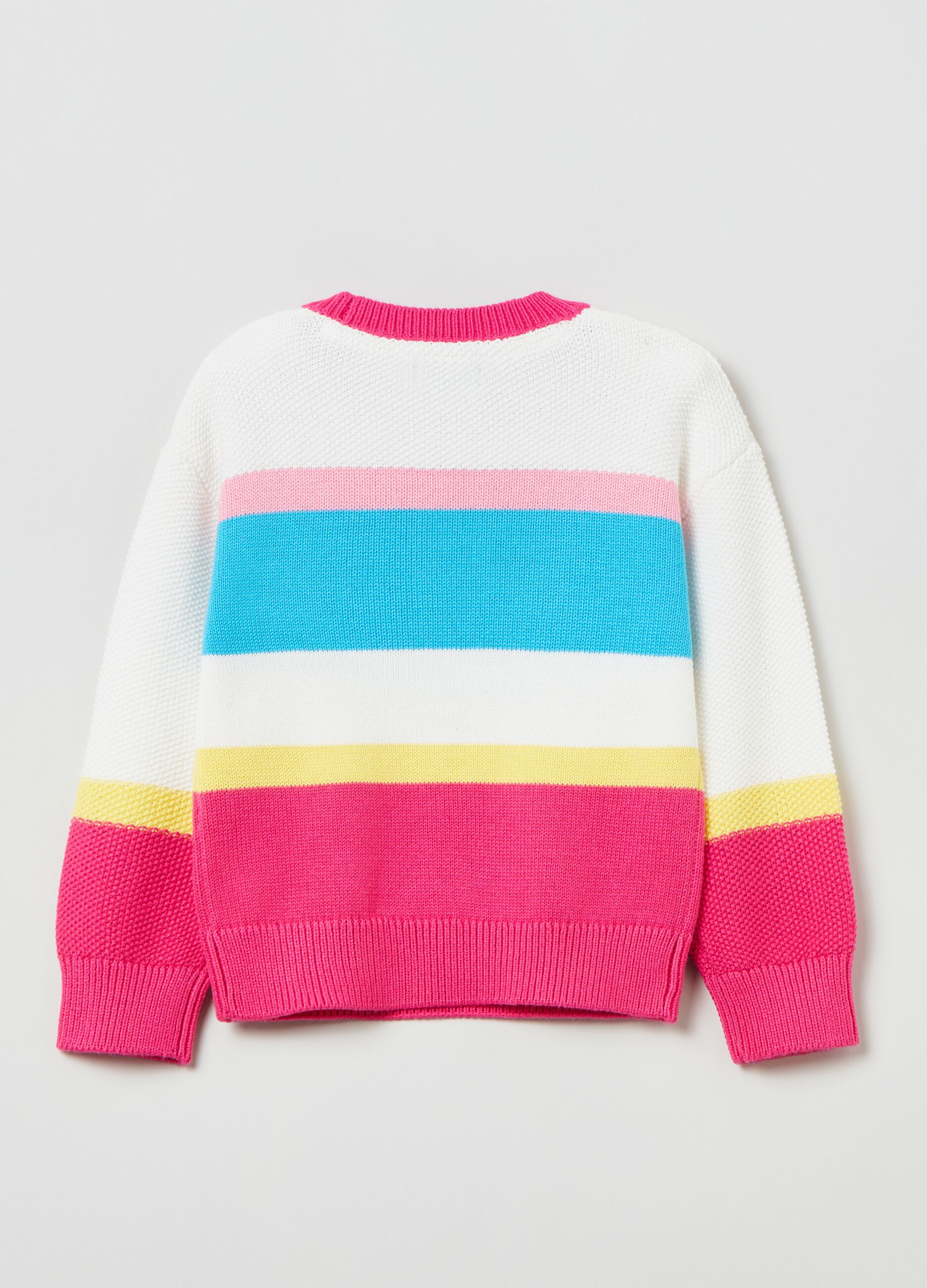 Pullover with round neck and striped pattern