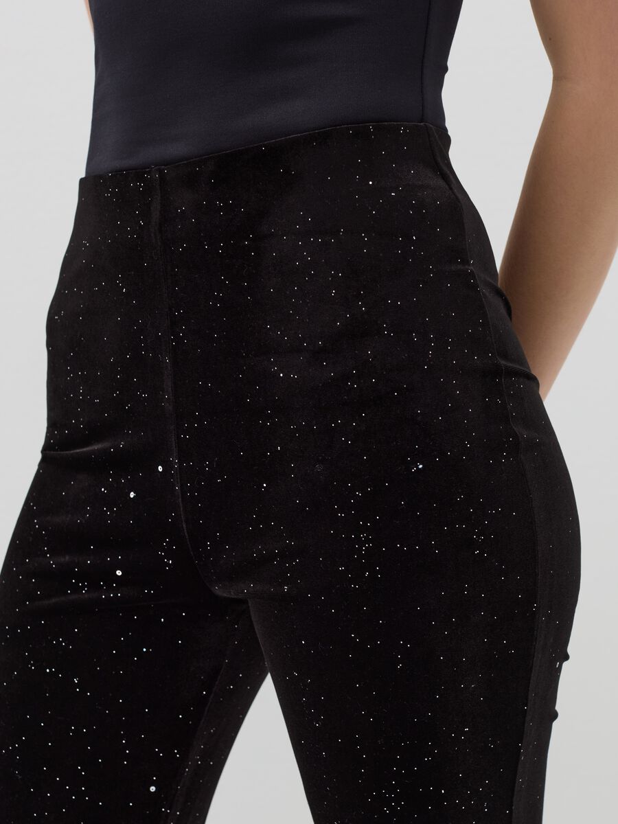 Pantalone flare fit in velluto con micro paillettes_2