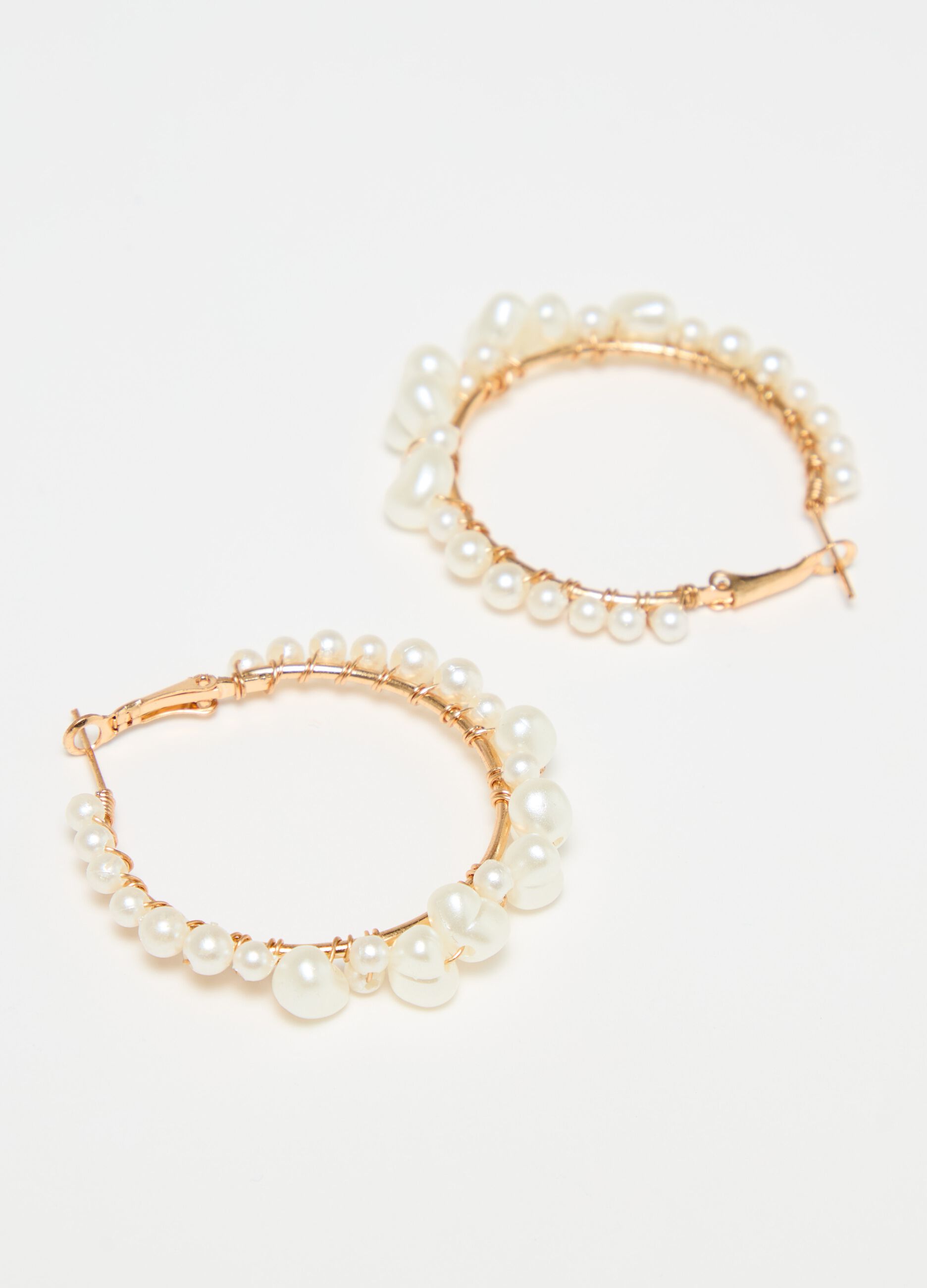 Hoop earrings with beads