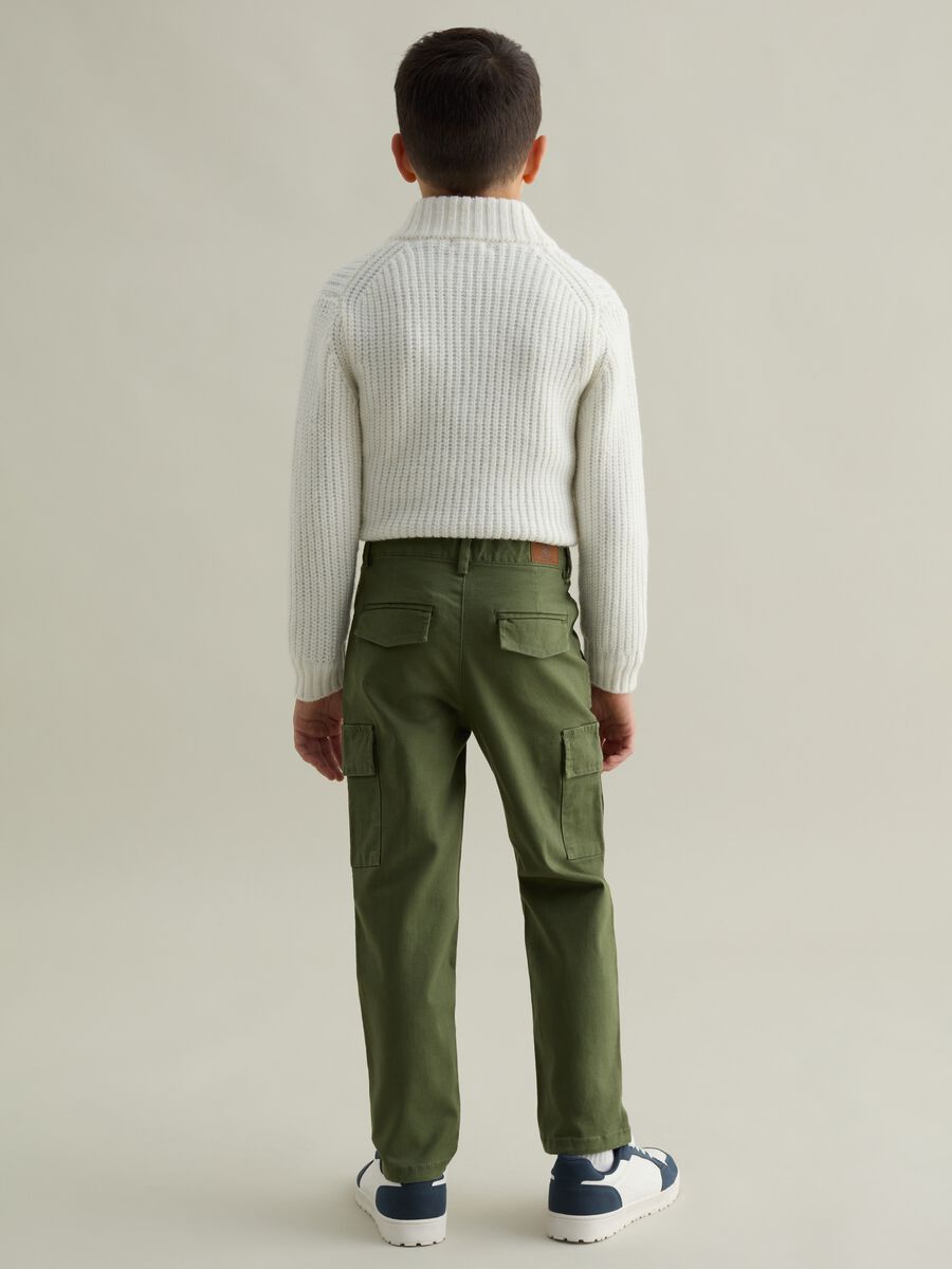 Pantaloni cargo in cotone stretch_1