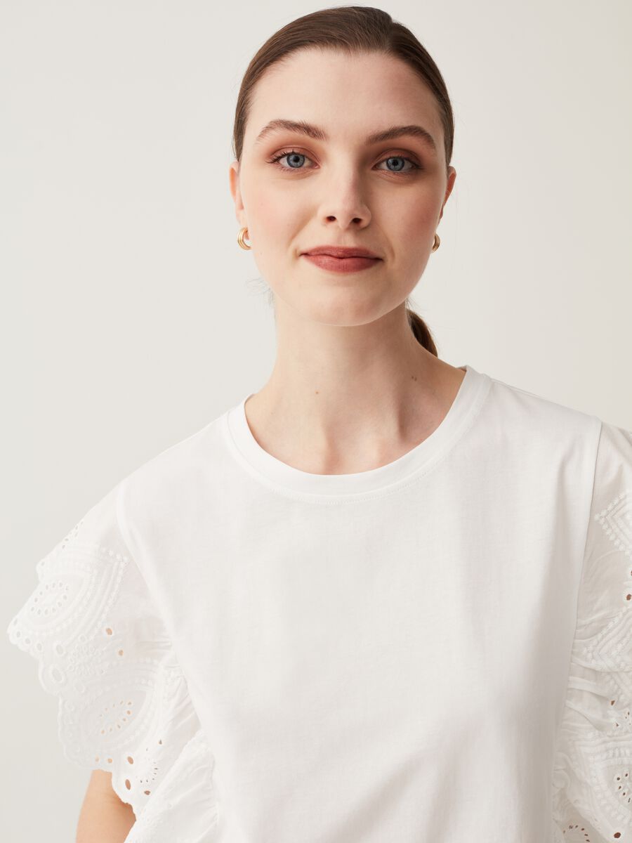 T-shirt with broderie anglaise frills_1