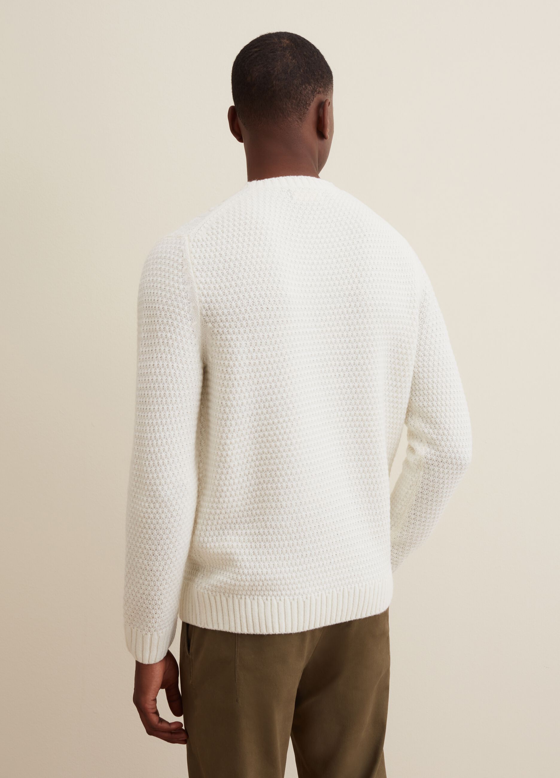 Pullover with round neck