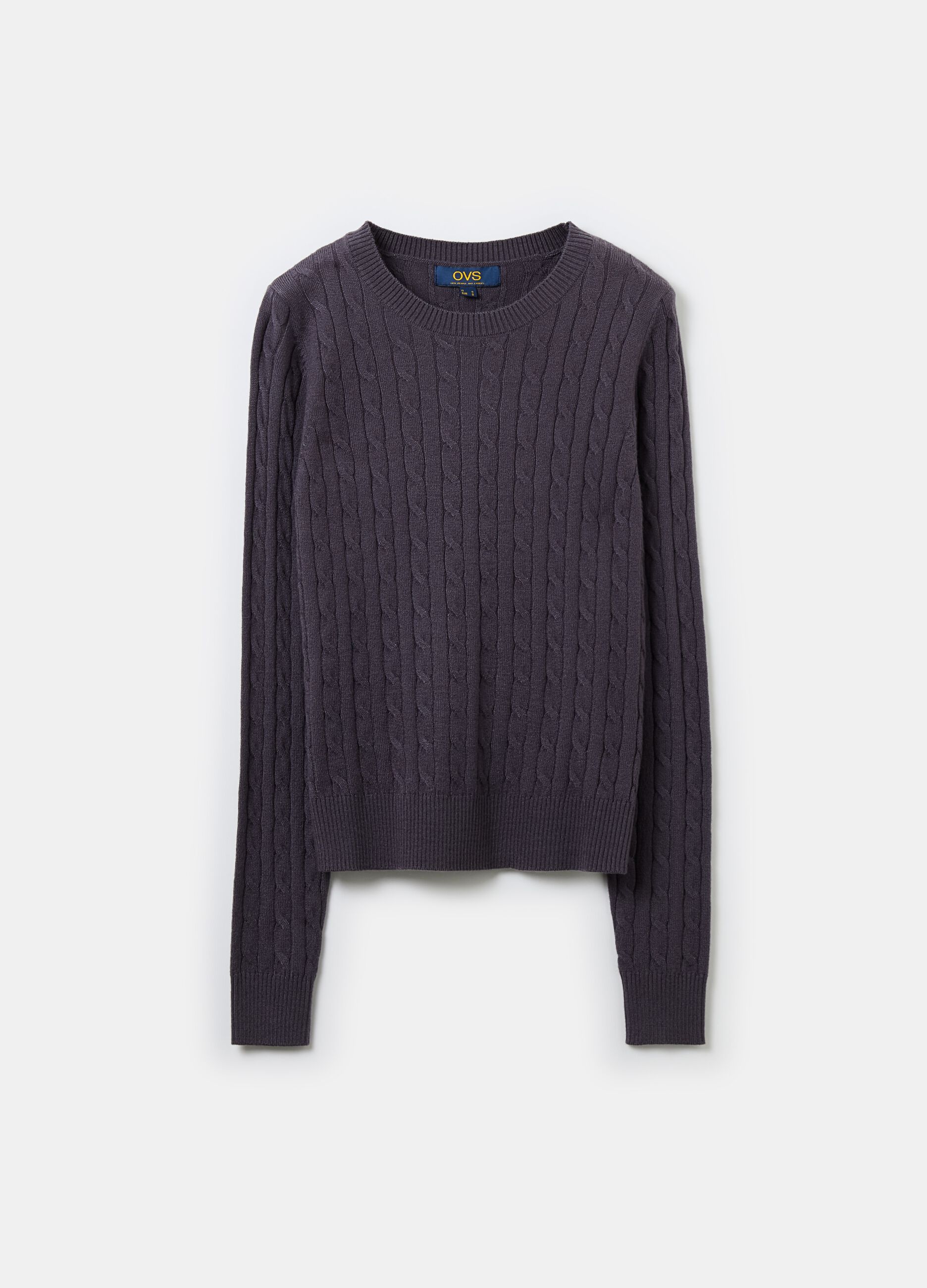 Ribbed pullover with cable-knit design