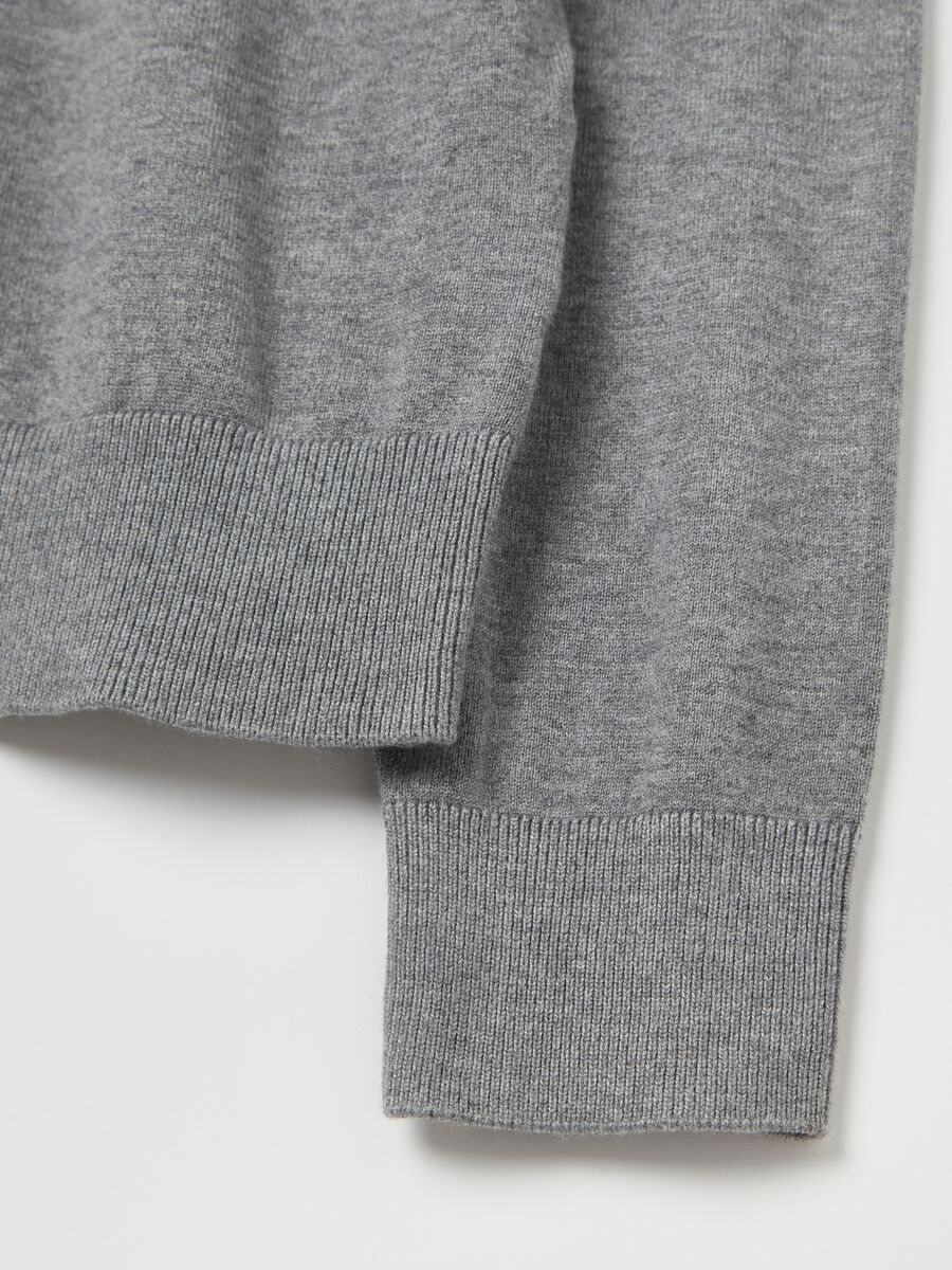 Pullover with high neck_5