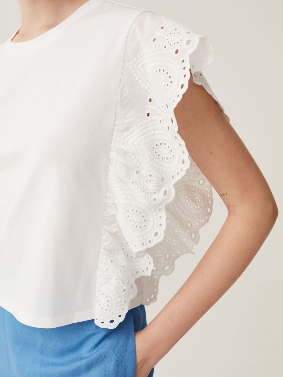T-shirt with broderie anglaise frills_3