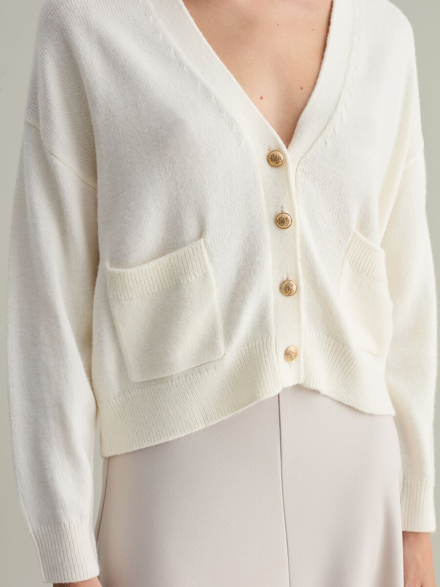 Contemporary cardigan with golden buttons_2