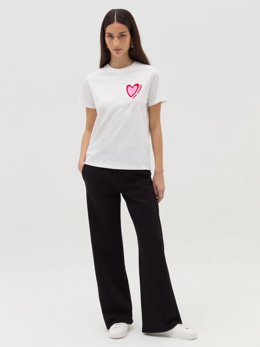 T-shirt con stampa cuore_0