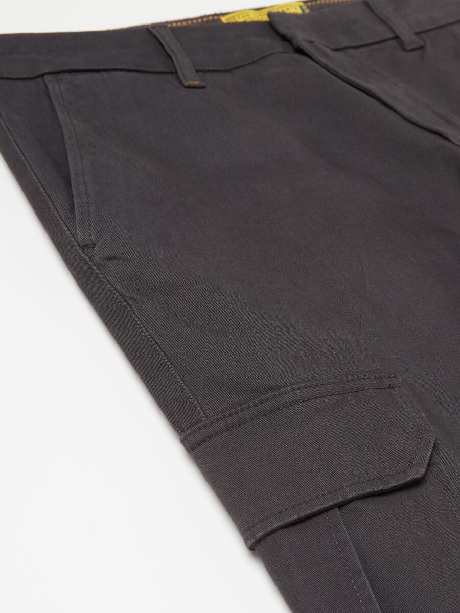 Slim-fit cargo trousers_5