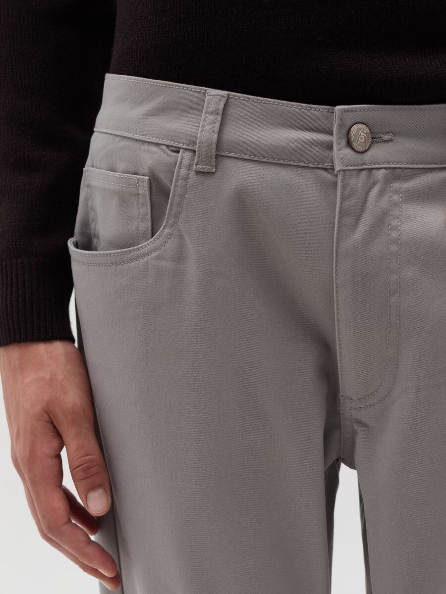 Slim-fit twill trousers with five pockets_3