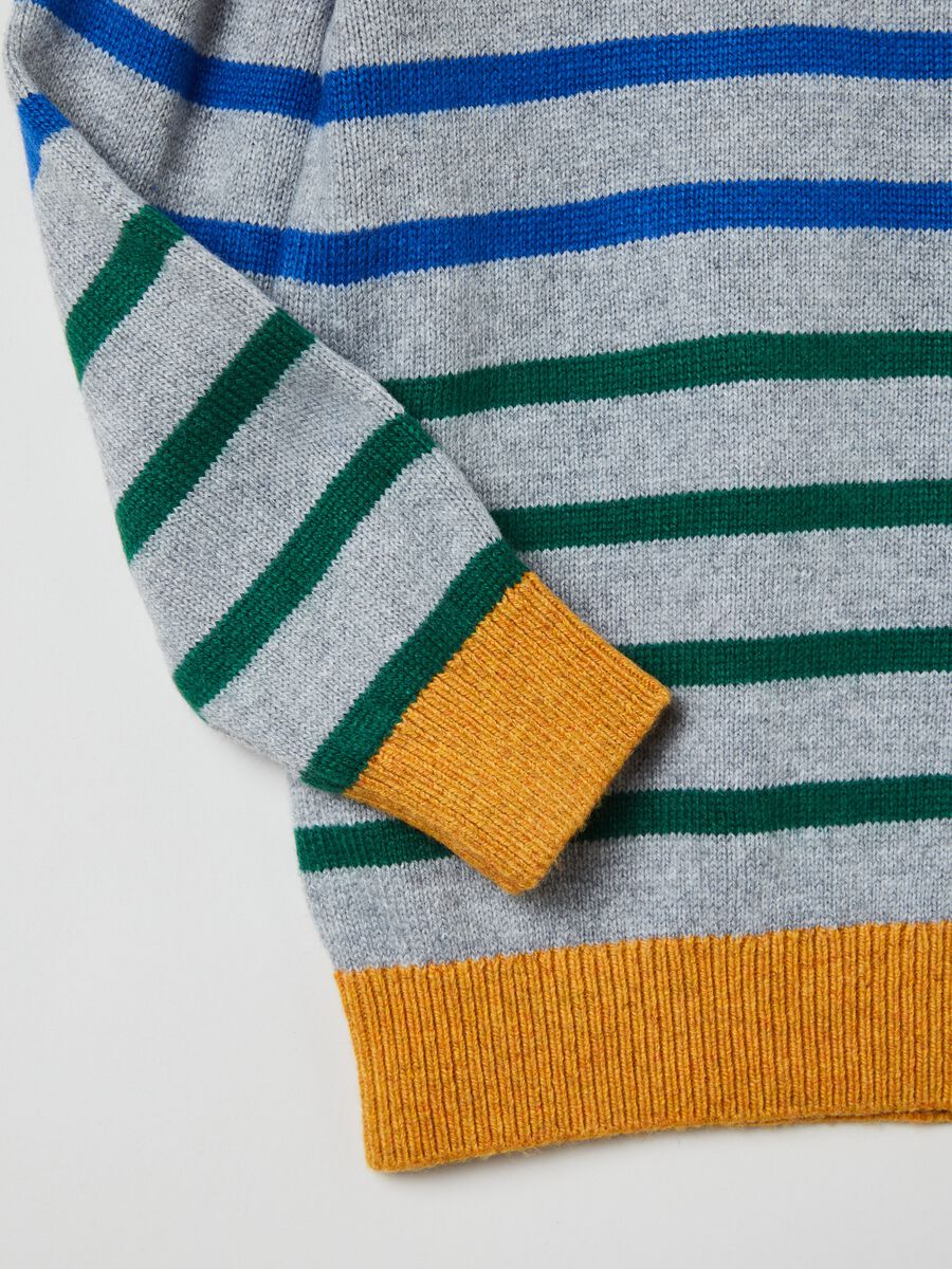 Pullover with striped pattern_2