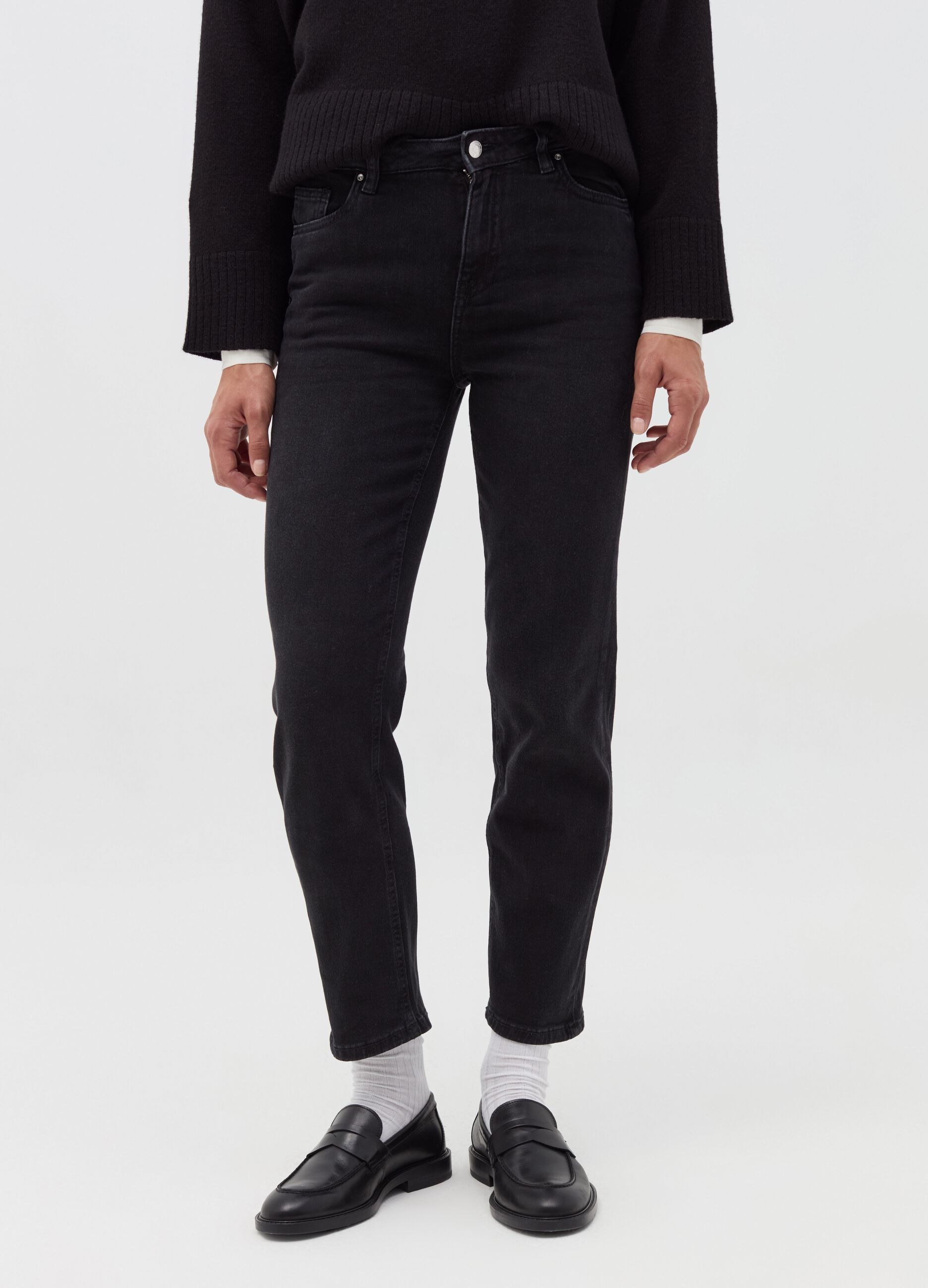 Straight-fit stretch jeans with five pockets