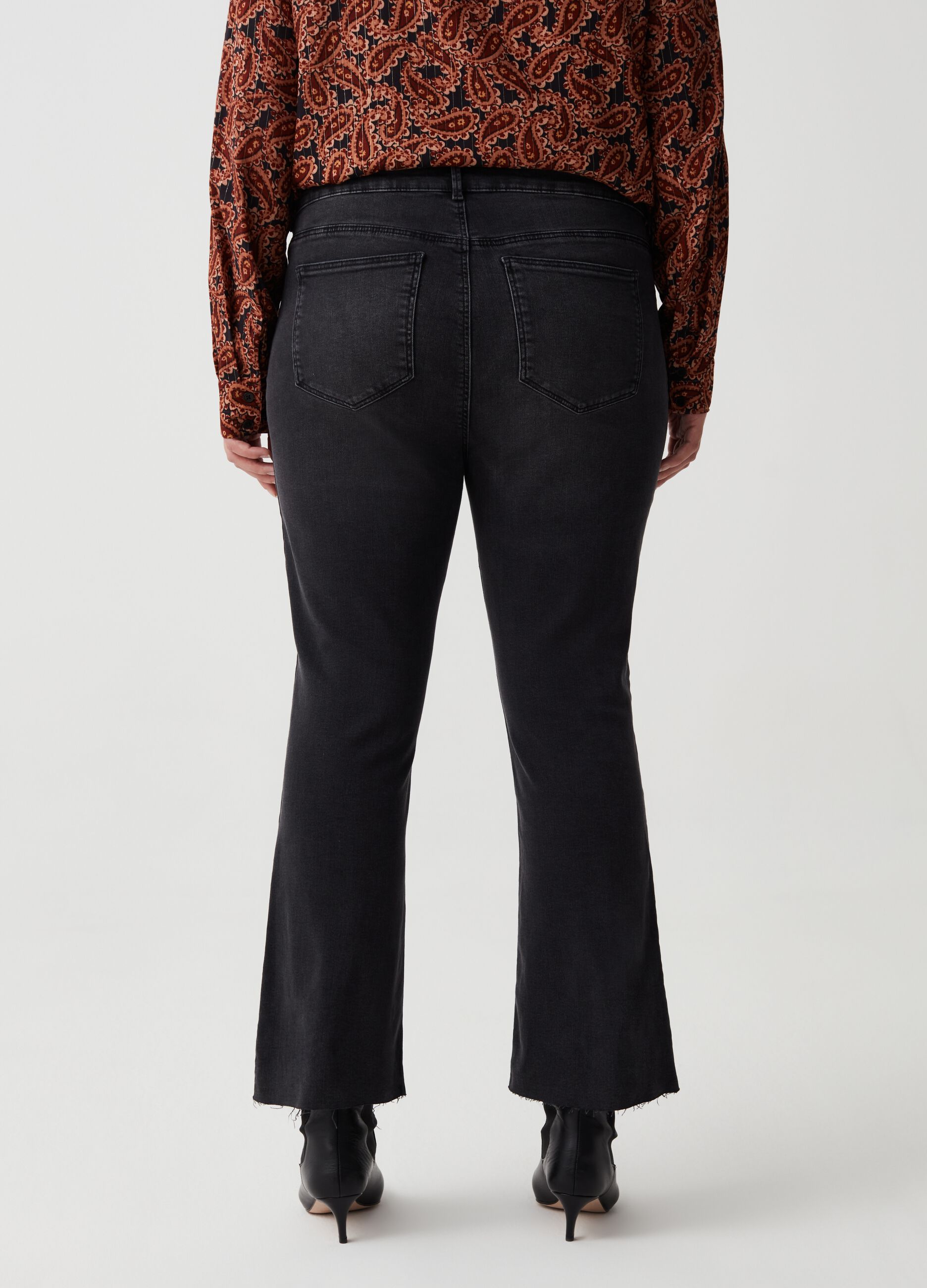 Curvy cropped flare-fit jeans