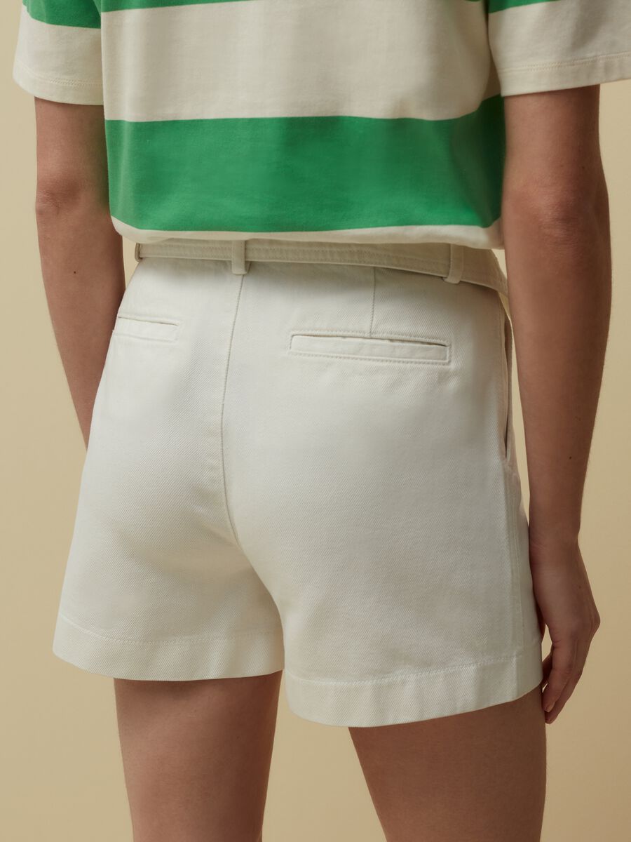 Shorts in denim con cintura_2