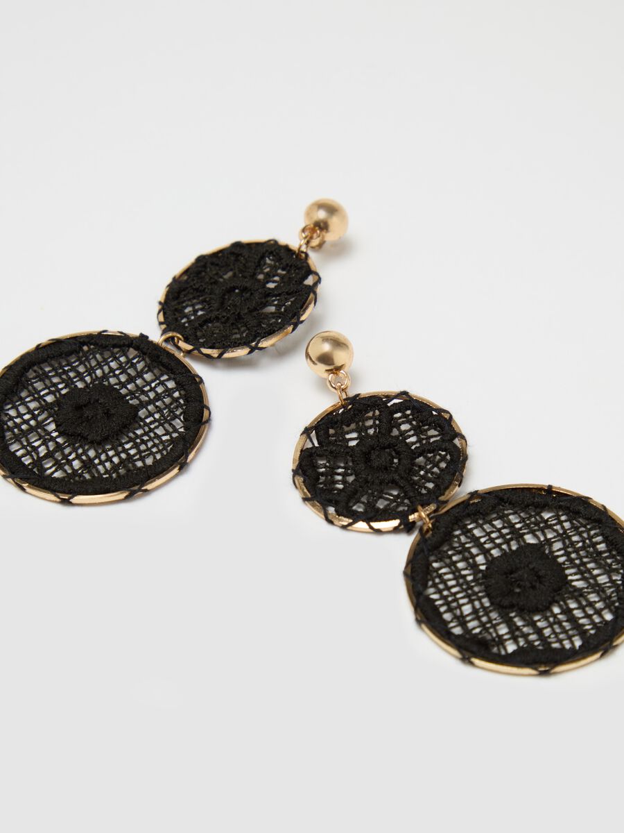 Pendant earrings with macramé lace_1