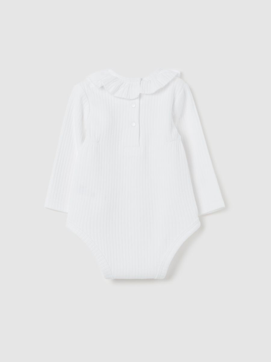 Organic cotton bodysuit with ribbing and flower collar_1