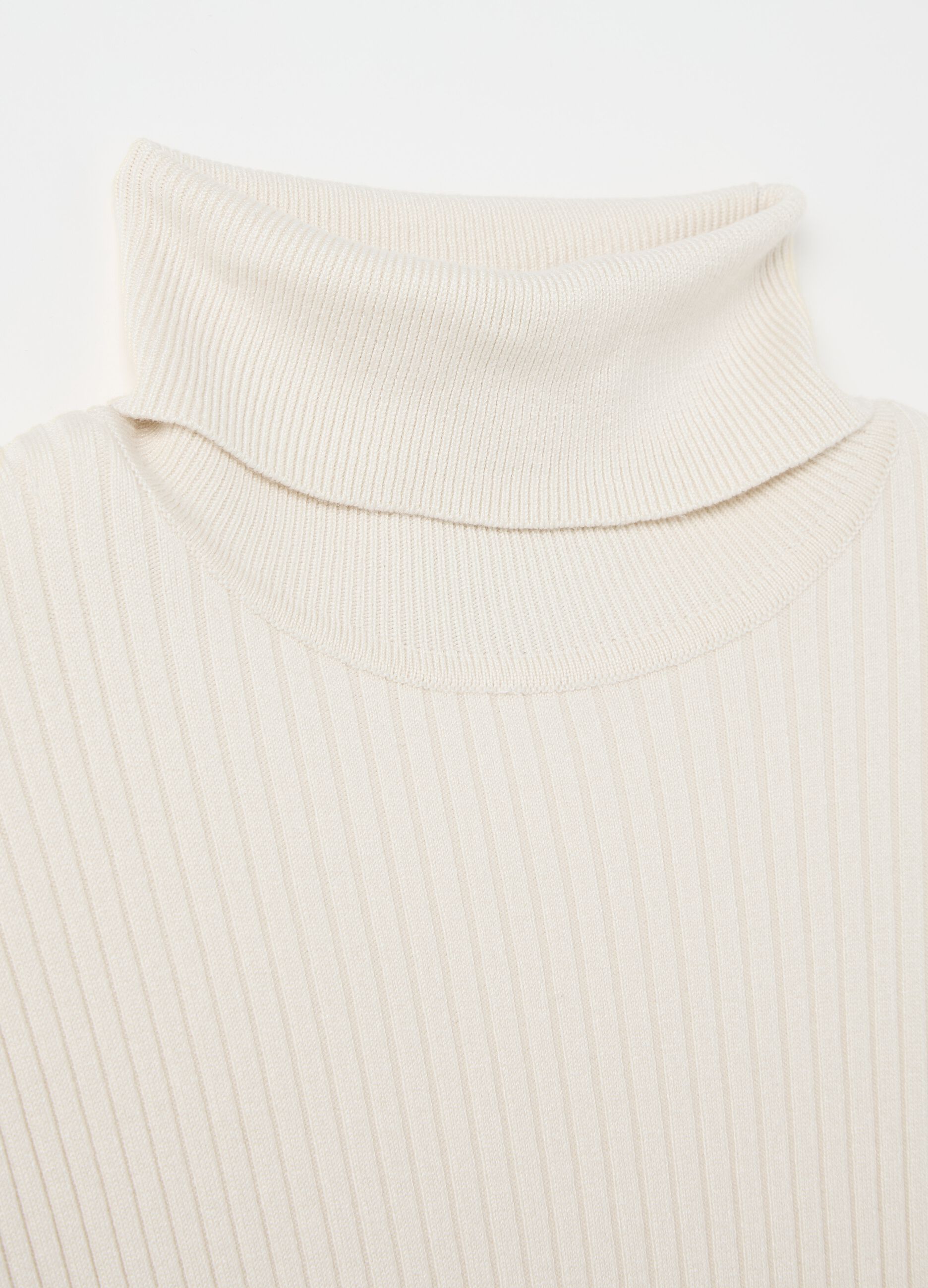 Turtleneck pullover with flat ribbing