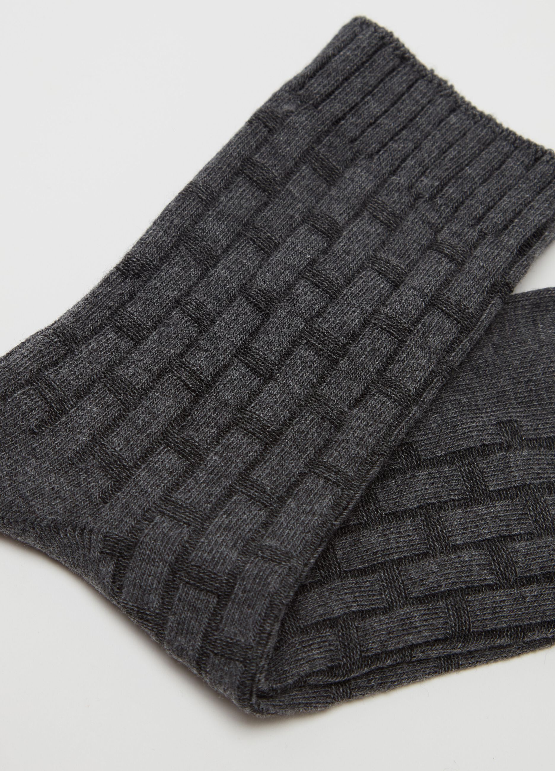 Two-pair pack short socks with woven design