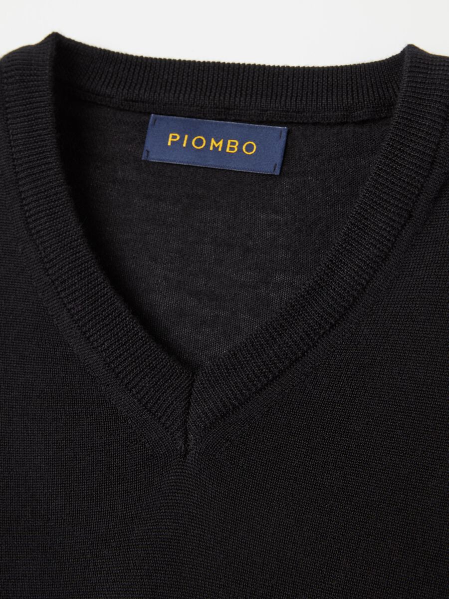 Merino wool pullover with V neck_5