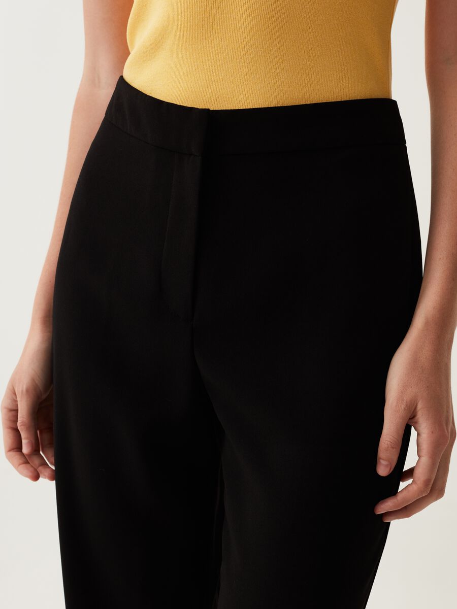 Flare-fit cropped trousers_3