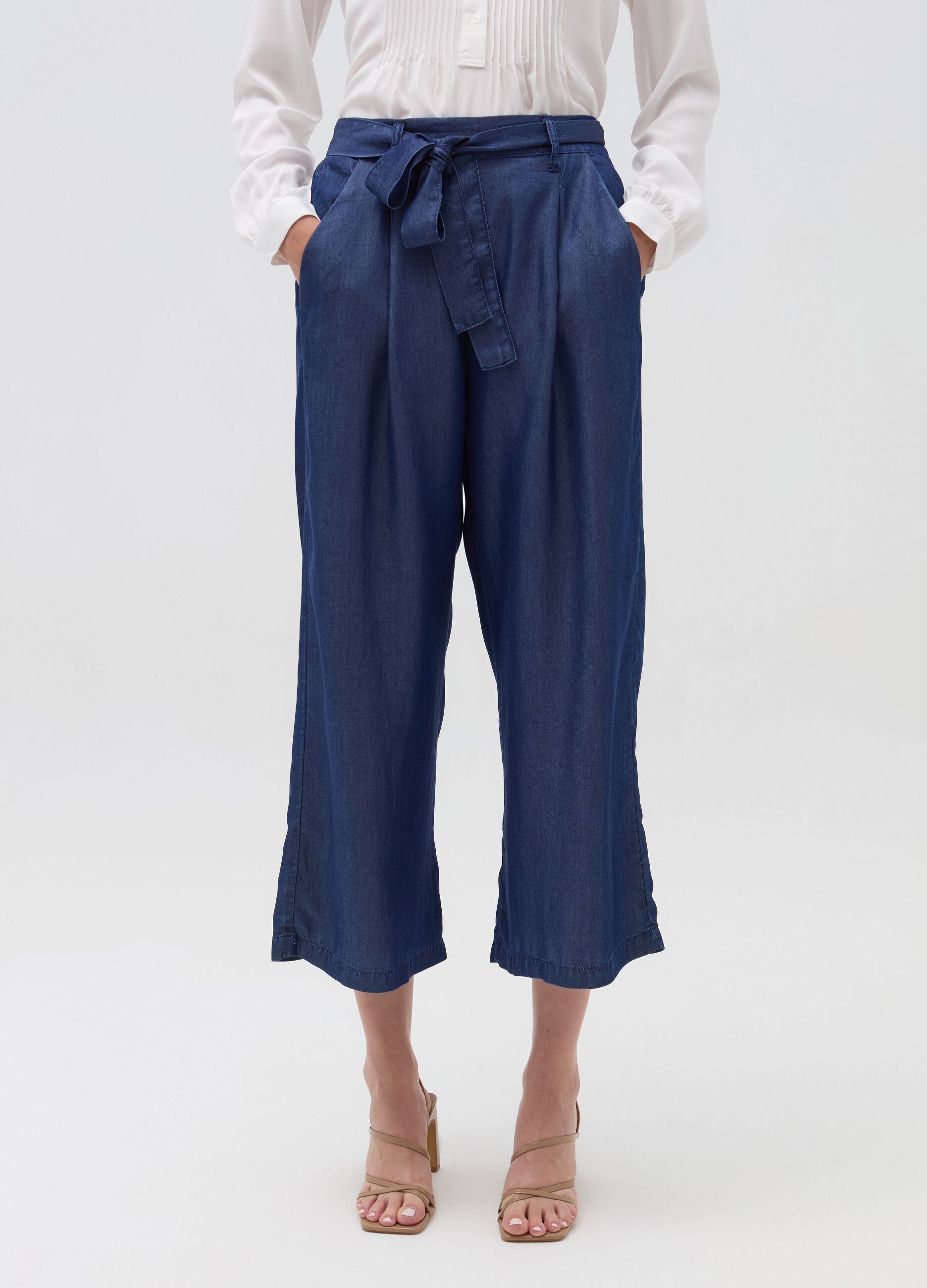 Denim-effect fluid trousers with belt