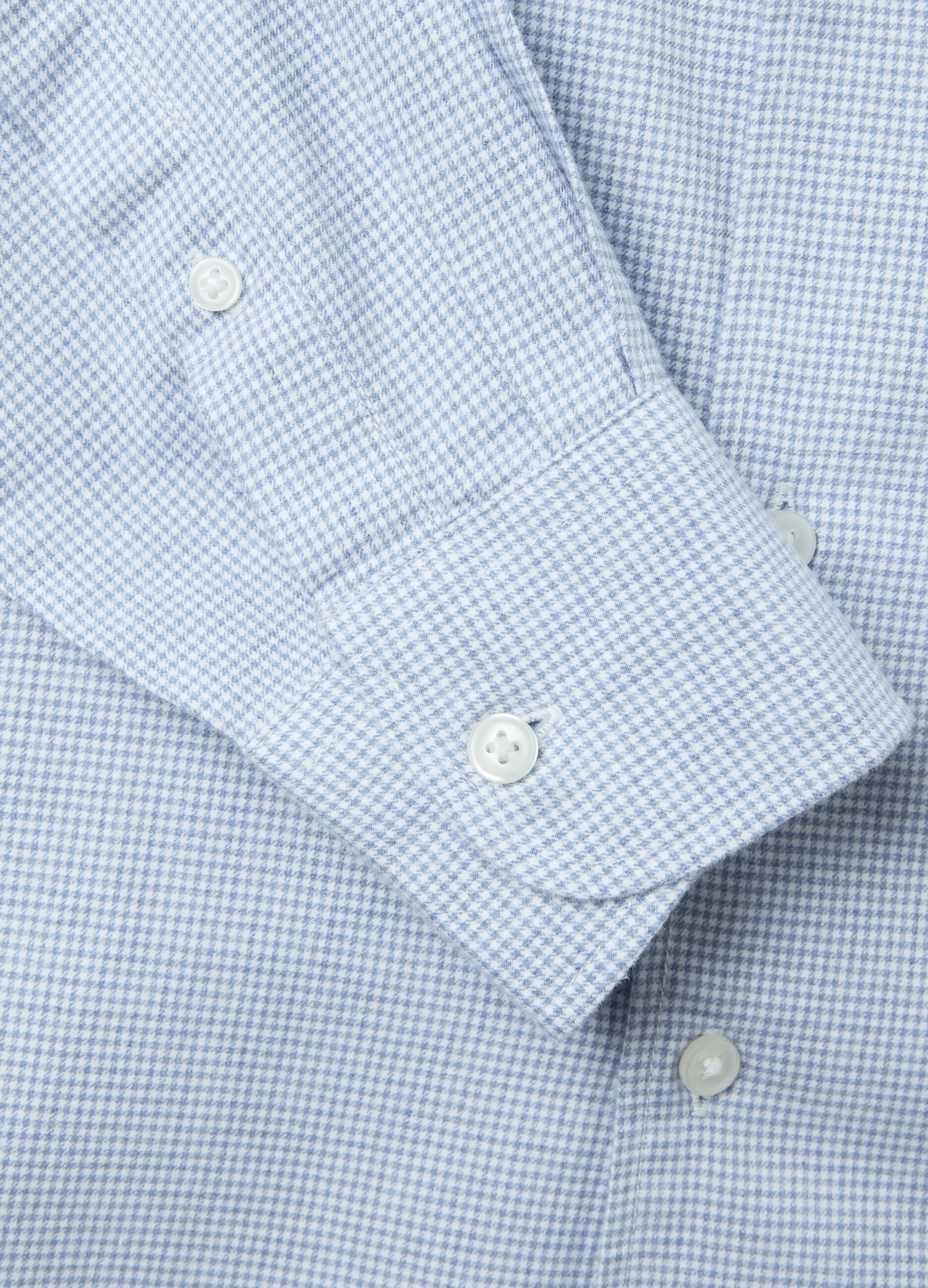 Contemporary slim-fit shirt with micro check pattern