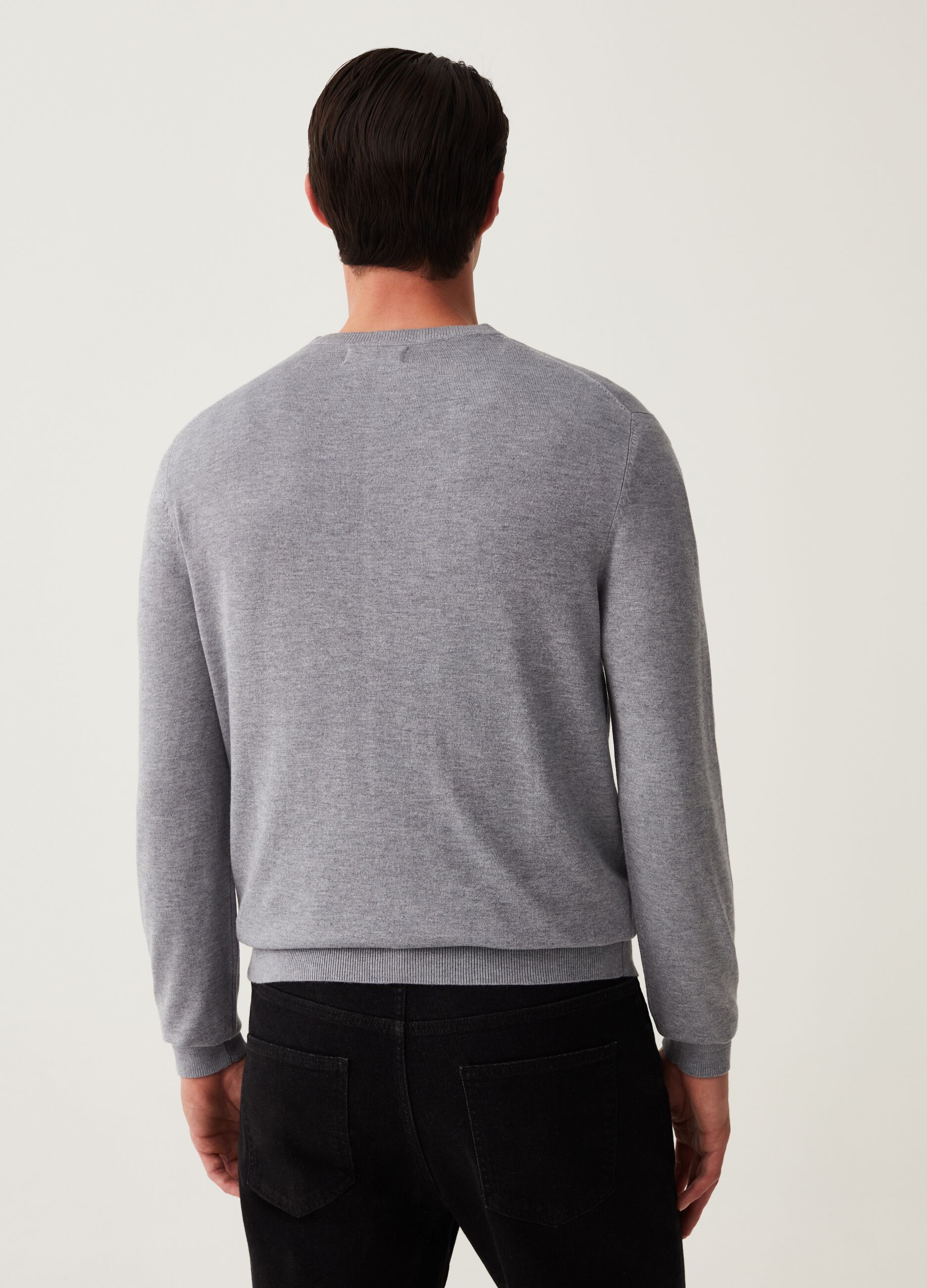 Round neck pullover