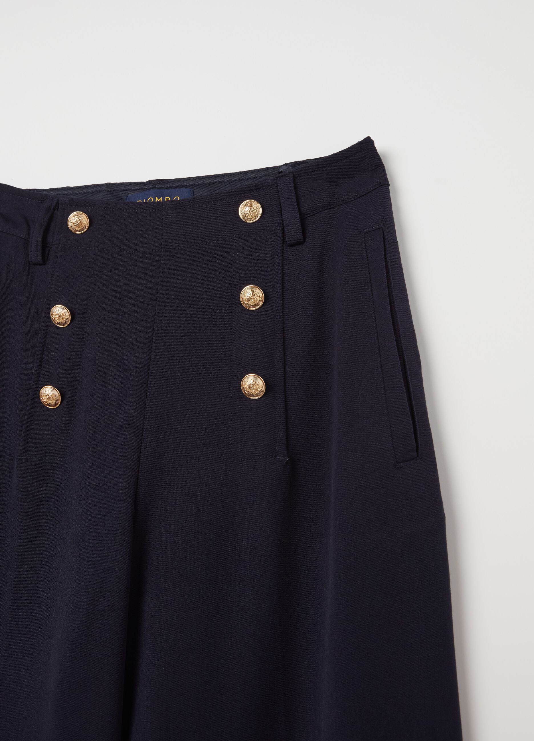 Contemporary wide-leg trousers with buttons