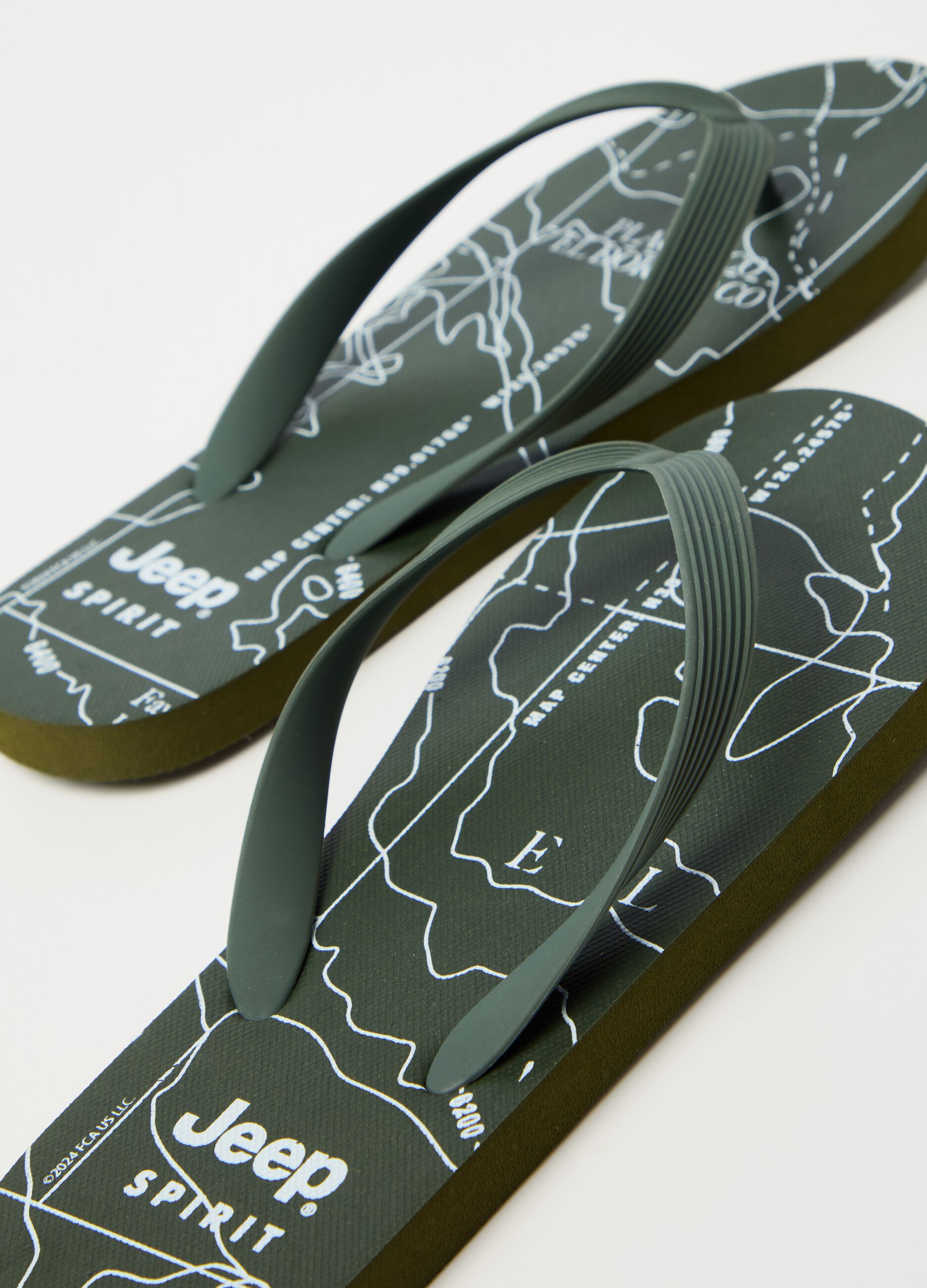 Thong sandals with Jeep Spirit print