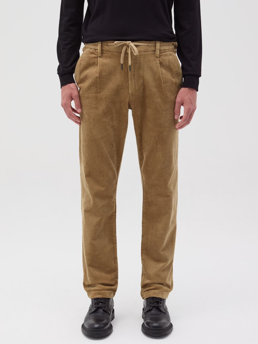 Chino jogger trousers in corduroy_1