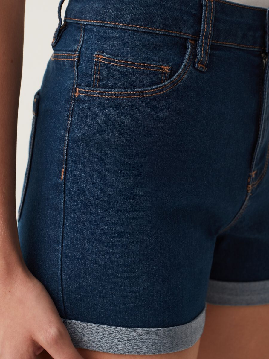 Denim shorts with five pockets_3