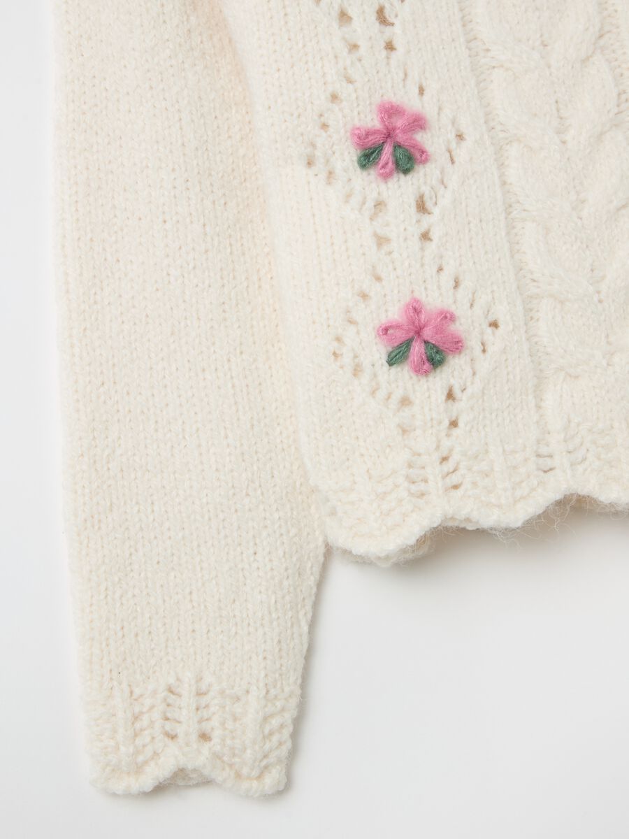 Pullover with openwork design and flowers embroidery_3