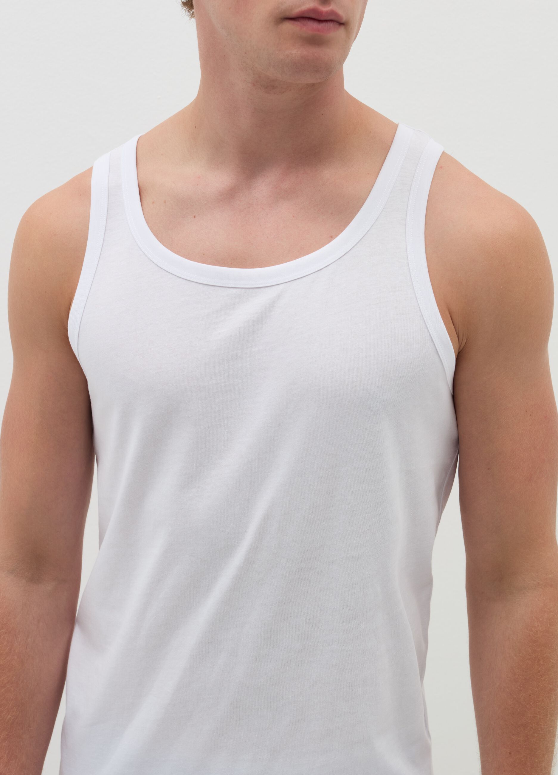 Organic cotton racerback vest with round neck