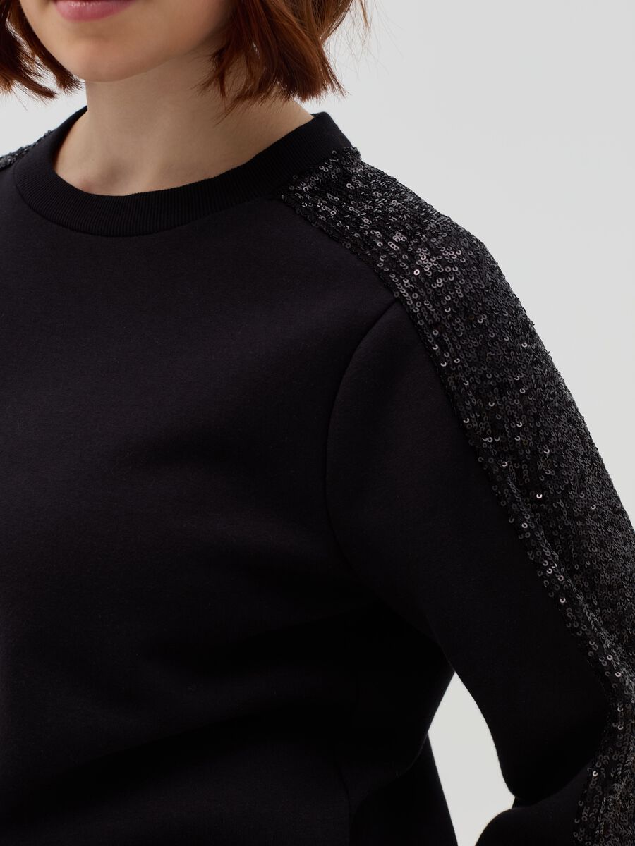 Curvy sweatshirt with sequin bands_2