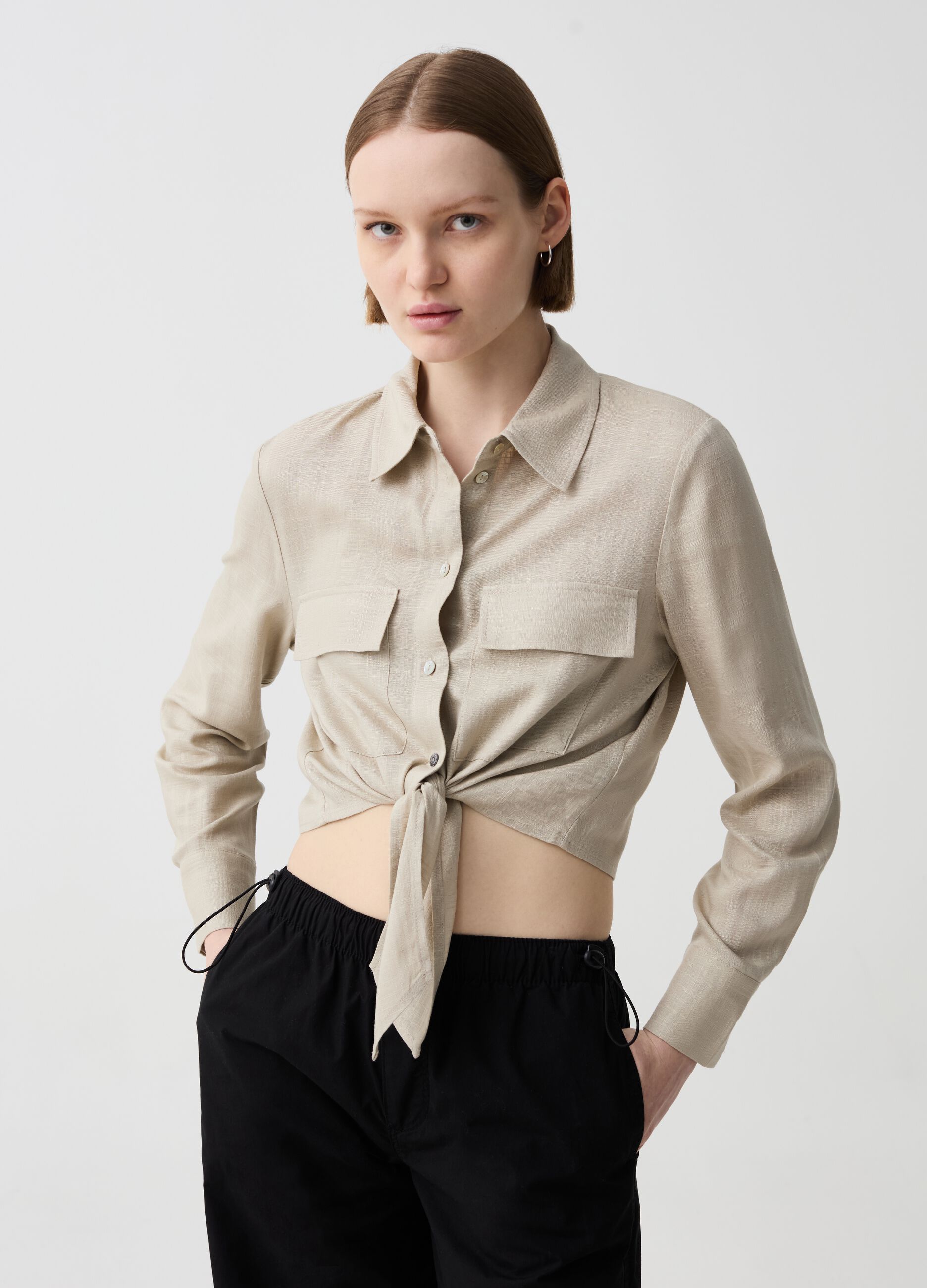 Crop shirt with knot