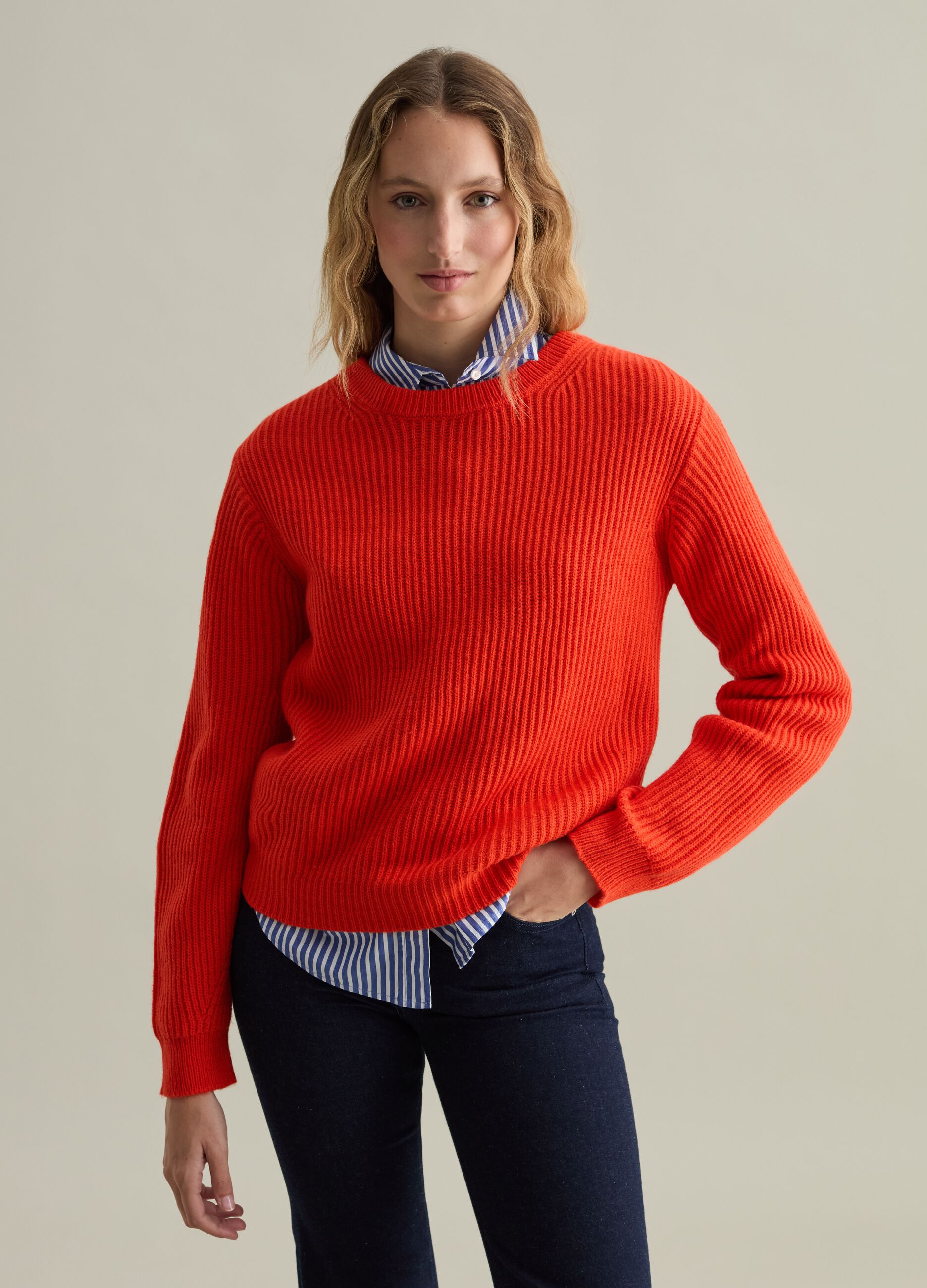 Ribbed pullover with round neckline