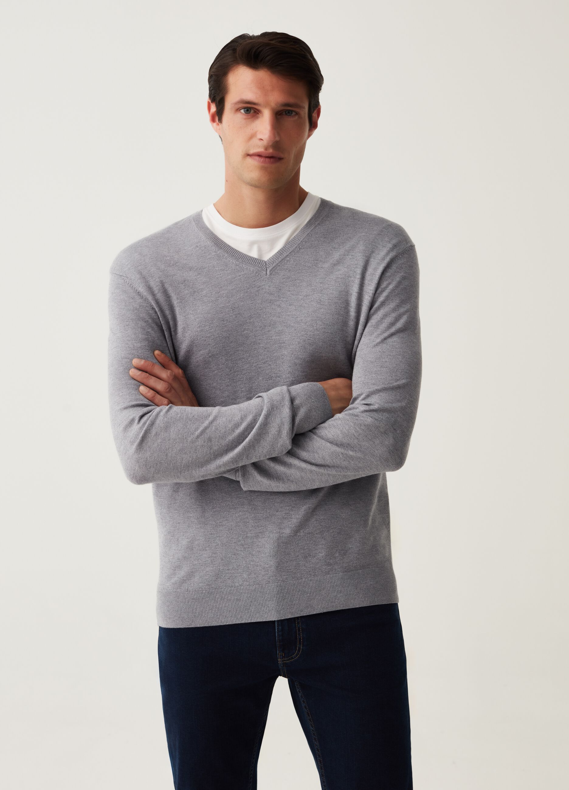 V-neck pullover