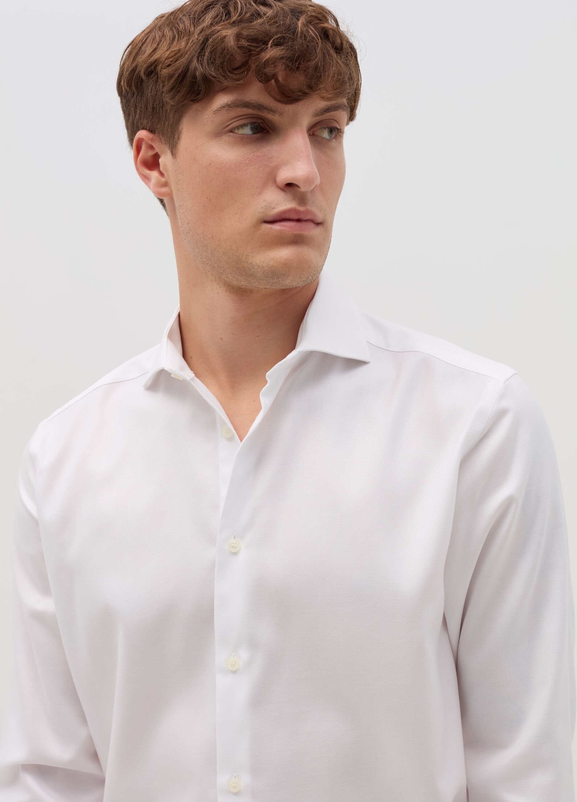 Regular-fit shirt with cut-away collar