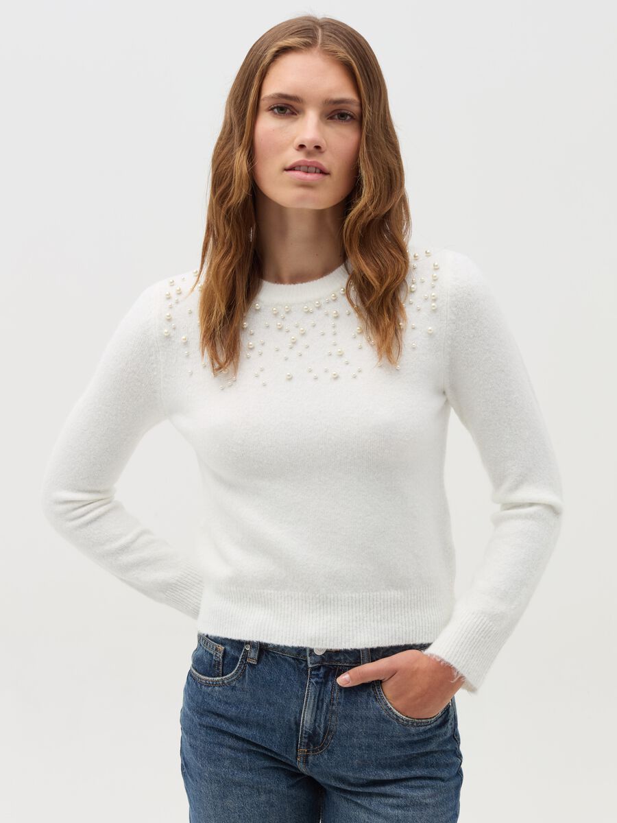 Pullover with round neck and beads_1