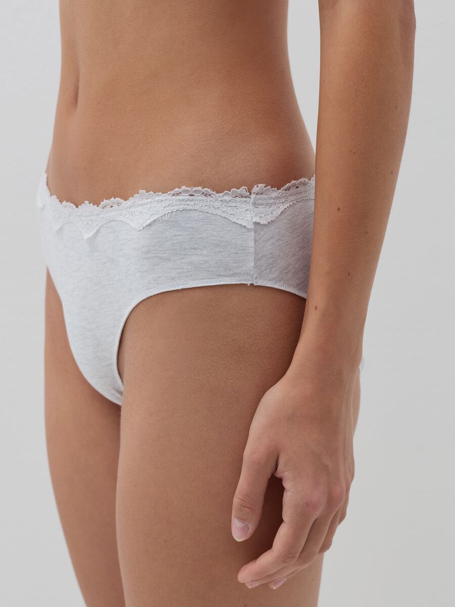 Briefs in organic cotton with lace trim_2